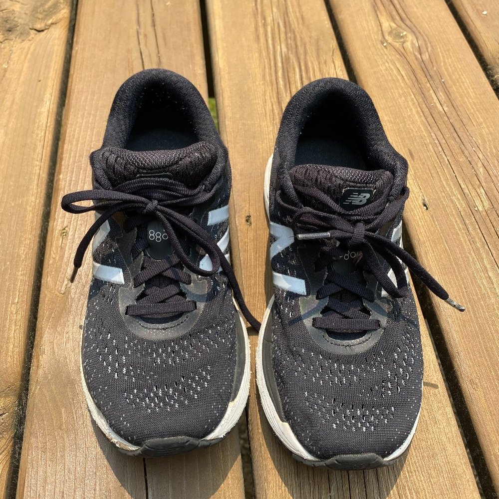 USED:  New balance athletic shoes-Black